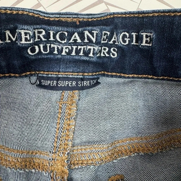 American Eagle Women’s AEO DENIM CAFE MIDI Size 4 Cuff hem Jean Shorts - Picture 3 of 8